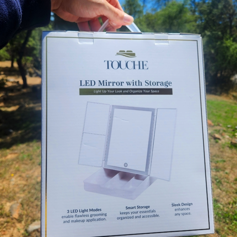 BRAND NEW LED Mirror With storage💗